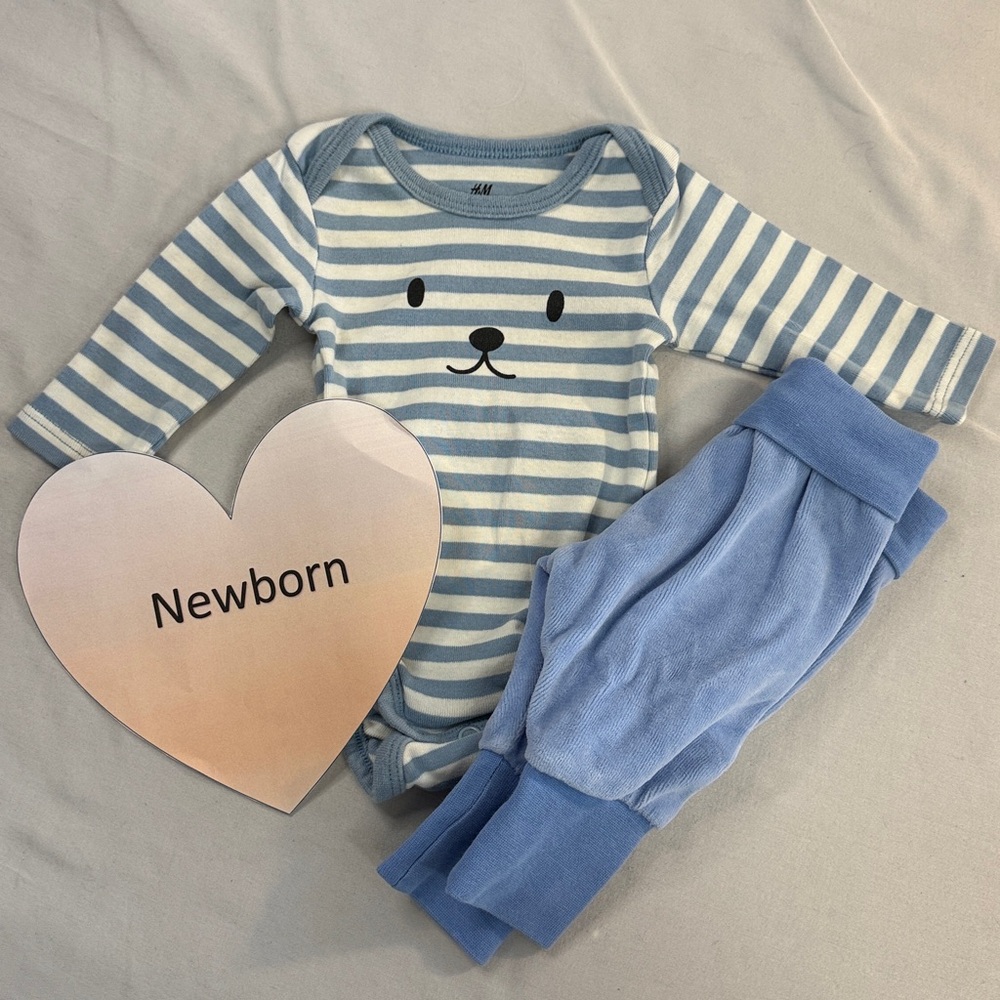 H&M - 2 piece newborn outfit - Striped Blue and White Bodysuit/velour pants
